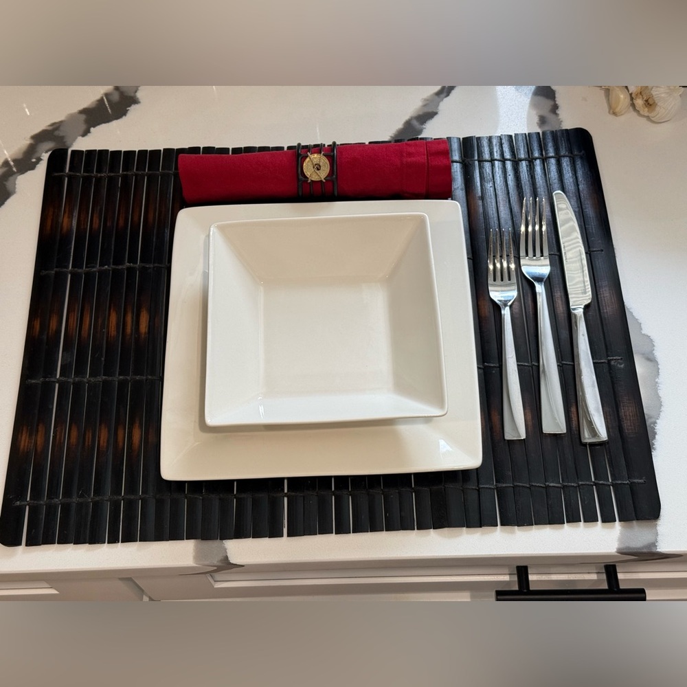 Set of 4 bamboo place mats. Great condition.